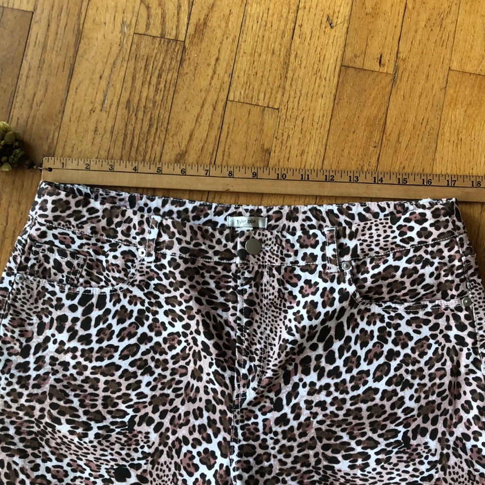Tyler BOE Cheetah Print Jeans Woman’s Size 14 NWOT - Picture 7 of 9